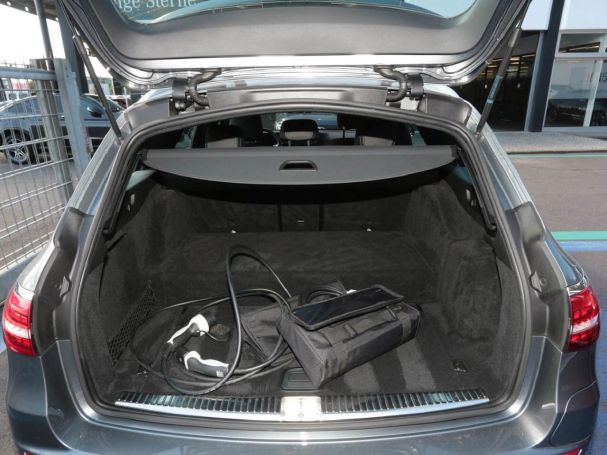 Mercedes-Benz E 300 de 4M T AMG MBUX Distronic Schiebedach SHZ