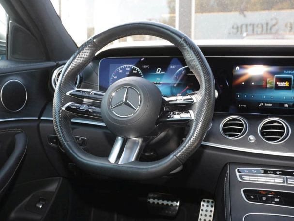 Mercedes-Benz E 300 de 4M T AMG MBUX Distronic Schiebedach SHZ Mercedes-Benz E 300 de 4M T AMG MBUX Distronic Schiebedach SHZ