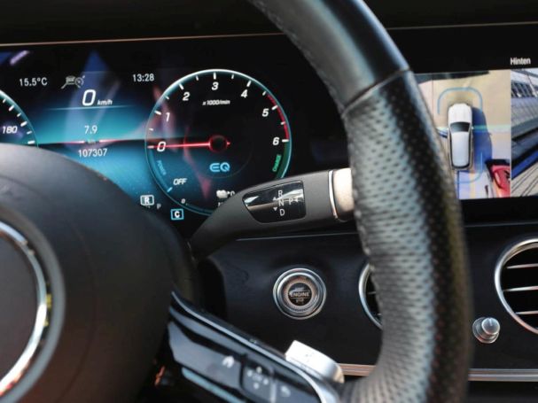 Mercedes-Benz E 300 de 4M T AMG MBUX Distronic Schiebedach SHZ Mercedes-Benz E 300 de 4M T AMG MBUX Distronic Schiebedach SHZ