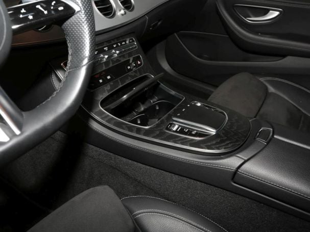 Mercedes-Benz E 300 de T AMG Night Distronic+ Kamera EasyPack Mercedes-Benz E 300 de T AMG Night Distronic+ Kamera EasyPack