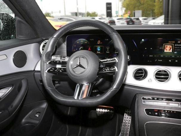 Mercedes-Benz E 300 de T AMG Night Distronic+ Kamera EasyPack Mercedes-Benz E 300 de T AMG Night Distronic+ Kamera EasyPack
