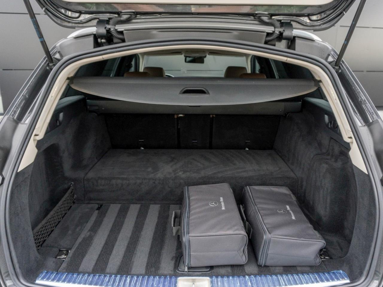 Mercedes-Benz E 300 de T AMG/Avantgarde Distronic+ Memory