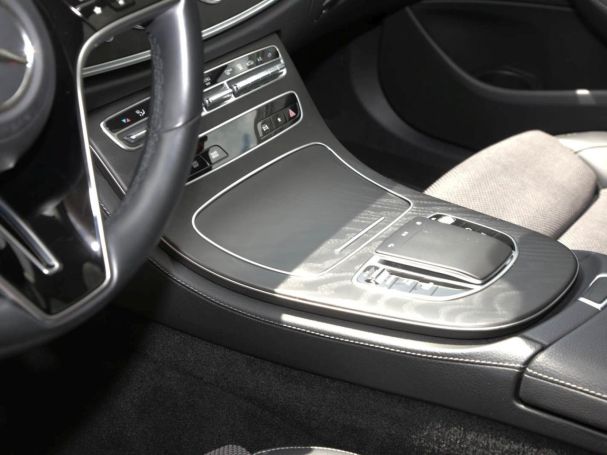 Mercedes-Benz E 300 de T AMG/Avantgarde Panorama AHK Distronic+ Mercedes-Benz E 300 de T AMG/Avantgarde Panorama AHK Distronic+