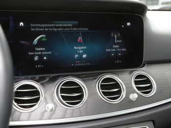 Mercedes-Benz E 300 de T AMG/Avantgarde Panorama AHK Distronic+