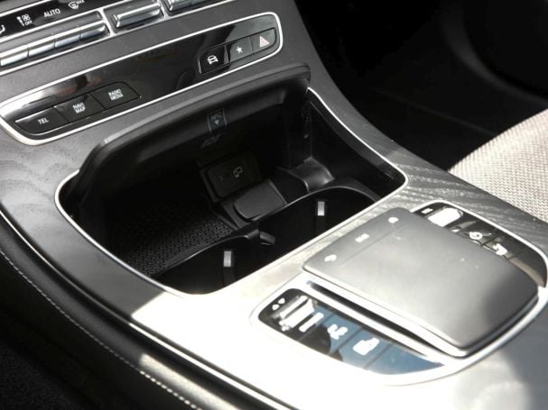 Mercedes-Benz E 300 de T AMG/Avantgarde Panorama AHK Distronic+ Mercedes-Benz E 300 de T AMG/Avantgarde Panorama AHK Distronic+