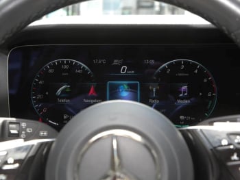 Mercedes-Benz E 300 de T AMG/Avantgarde Panorama AHK Distronic+