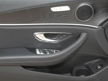 Mercedes-Benz E 300 de T AMG/Avantgarde Panorama AHK Distronic+