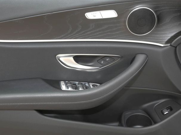 Mercedes-Benz E 300 de T AMG/Avantgarde Panorama AHK Distronic+ Mercedes-Benz E 300 de T AMG/Avantgarde Panorama AHK Distronic+