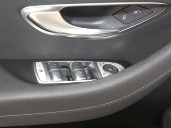 Mercedes-Benz E 300 de T AMG/Avantgarde Panorama AHK Distronic+