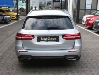 Mercedes-Benz E 300 de T AMG/Avantgarde Panorama AHK Distronic+