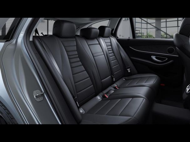Mercedes-Benz E 300 de T AMG/Avantgarde Panorama AHK Distronic+ Mercedes-Benz E 300 de T AMG/Avantgarde Panorama AHK Distronic+