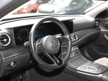 Mercedes-Benz E 300 de T AMG/Avantgarde Panorama AHK Distronic+