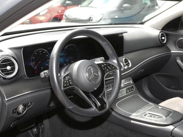 Mercedes-Benz E 300 de T AMG/Avantgarde Panorama AHK Distronic+ Mercedes-Benz E 300 de T AMG/Avantgarde Panorama AHK Distronic+