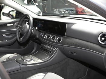 Mercedes-Benz E 300 de T AMG/Avantgarde Panorama AHK Distronic+