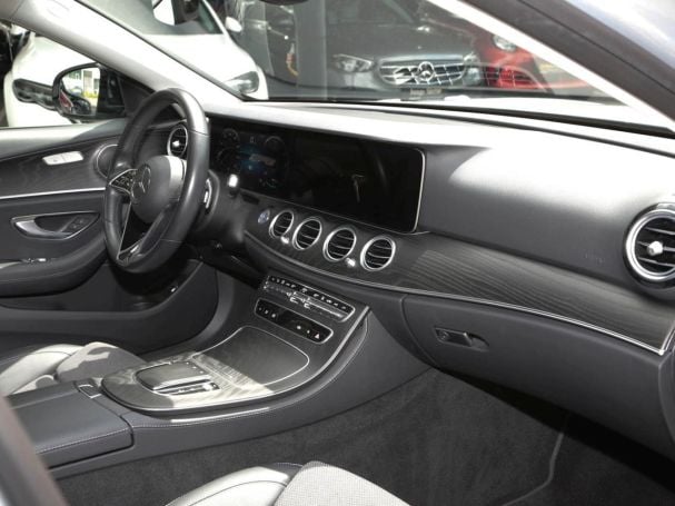 Mercedes-Benz E 300 de T AMG/Avantgarde Panorama AHK Distronic+ Mercedes-Benz E 300 de T AMG/Avantgarde Panorama AHK Distronic+