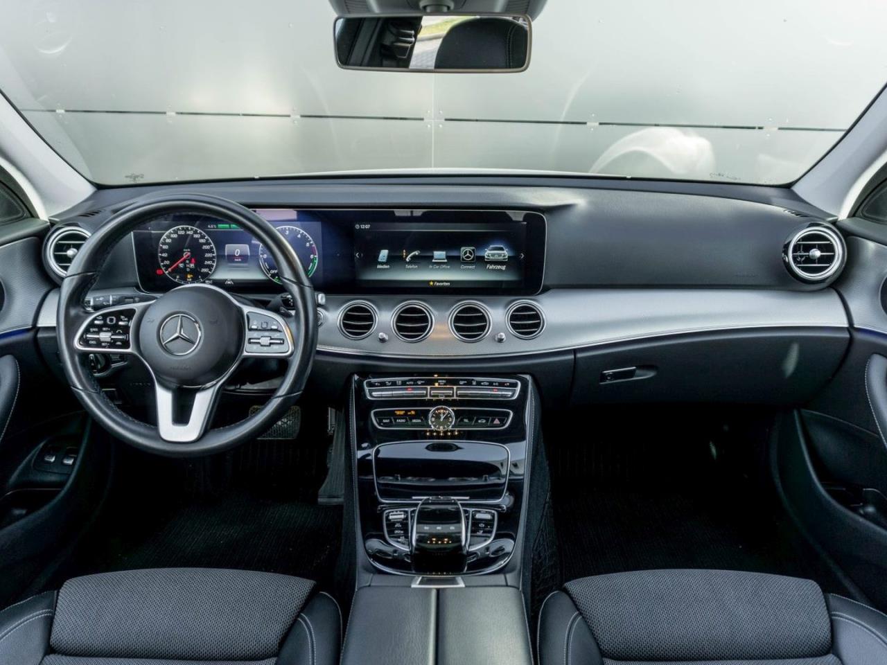 Mercedes-Benz E 300 de T Avantgarde Panorama AHK Distronic 360°