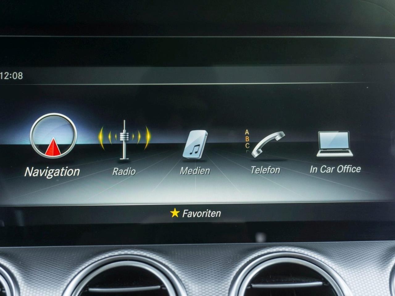 Mercedes-Benz E 300 de T Avantgarde Panorama AHK Distronic 360°