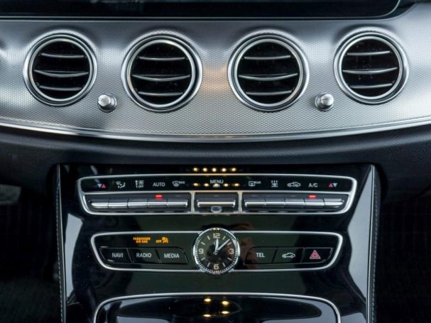 Mercedes-Benz E 300 de T Avantgarde Panorama AHK Distronic 360°