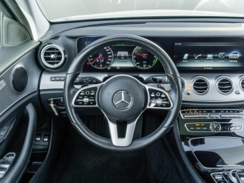 Mercedes-Benz E 300 de T Avantgarde Panorama AHK Distronic 360°