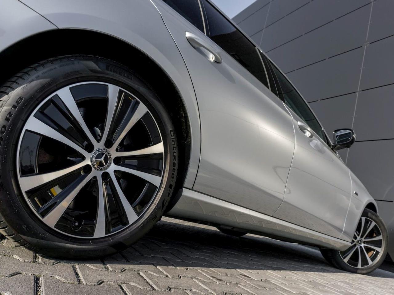 Mercedes-Benz E 300 de T Avantgarde Panorama AHK Distronic 360°