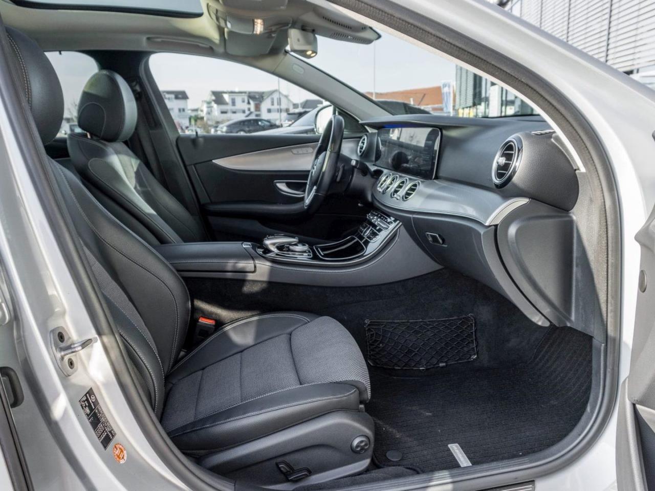 Mercedes-Benz E 300 de T Avantgarde Panorama AHK Distronic 360°