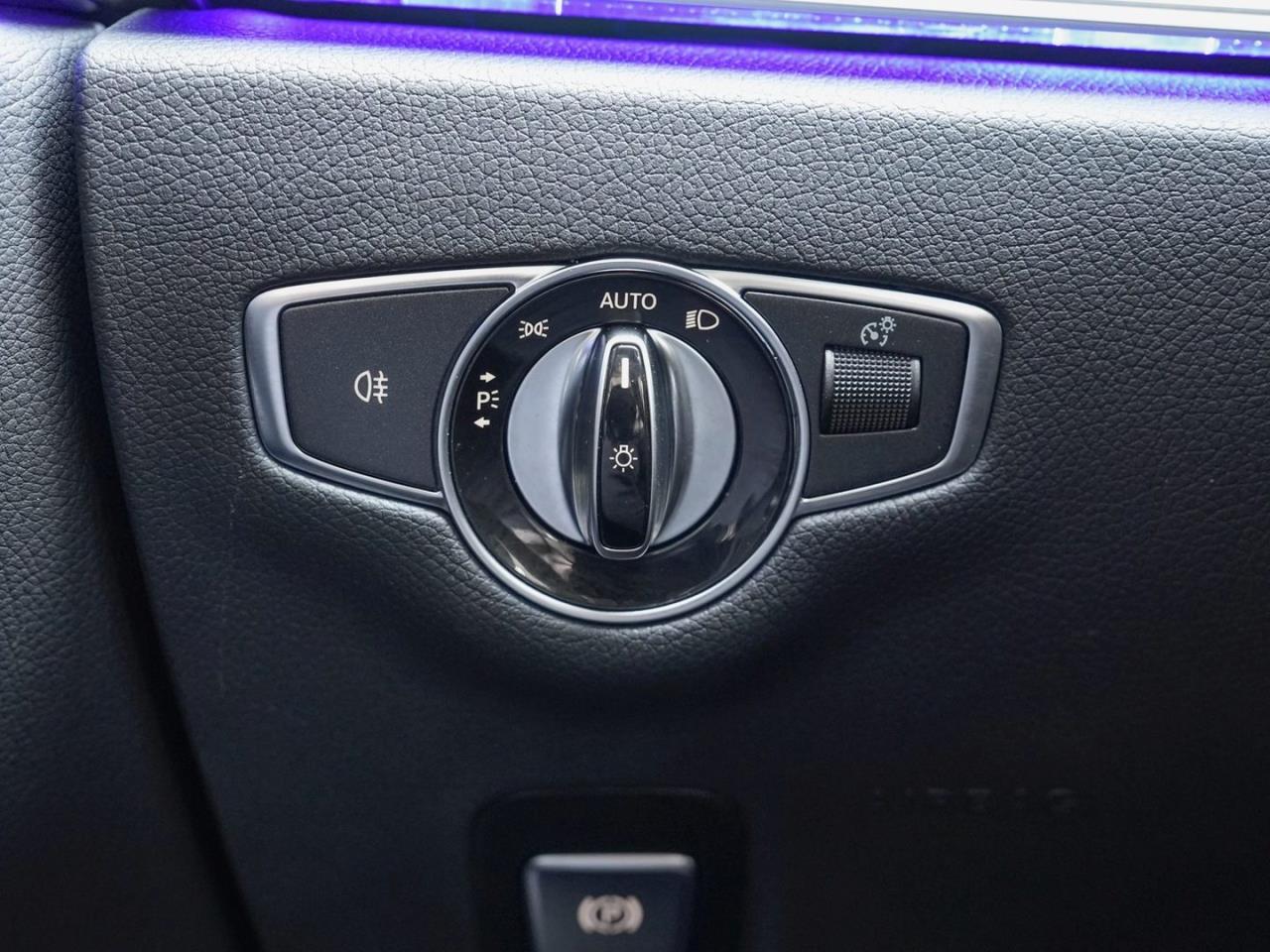 Mercedes-Benz E 300 de T Avantgarde Distronic+ Burmester Memory