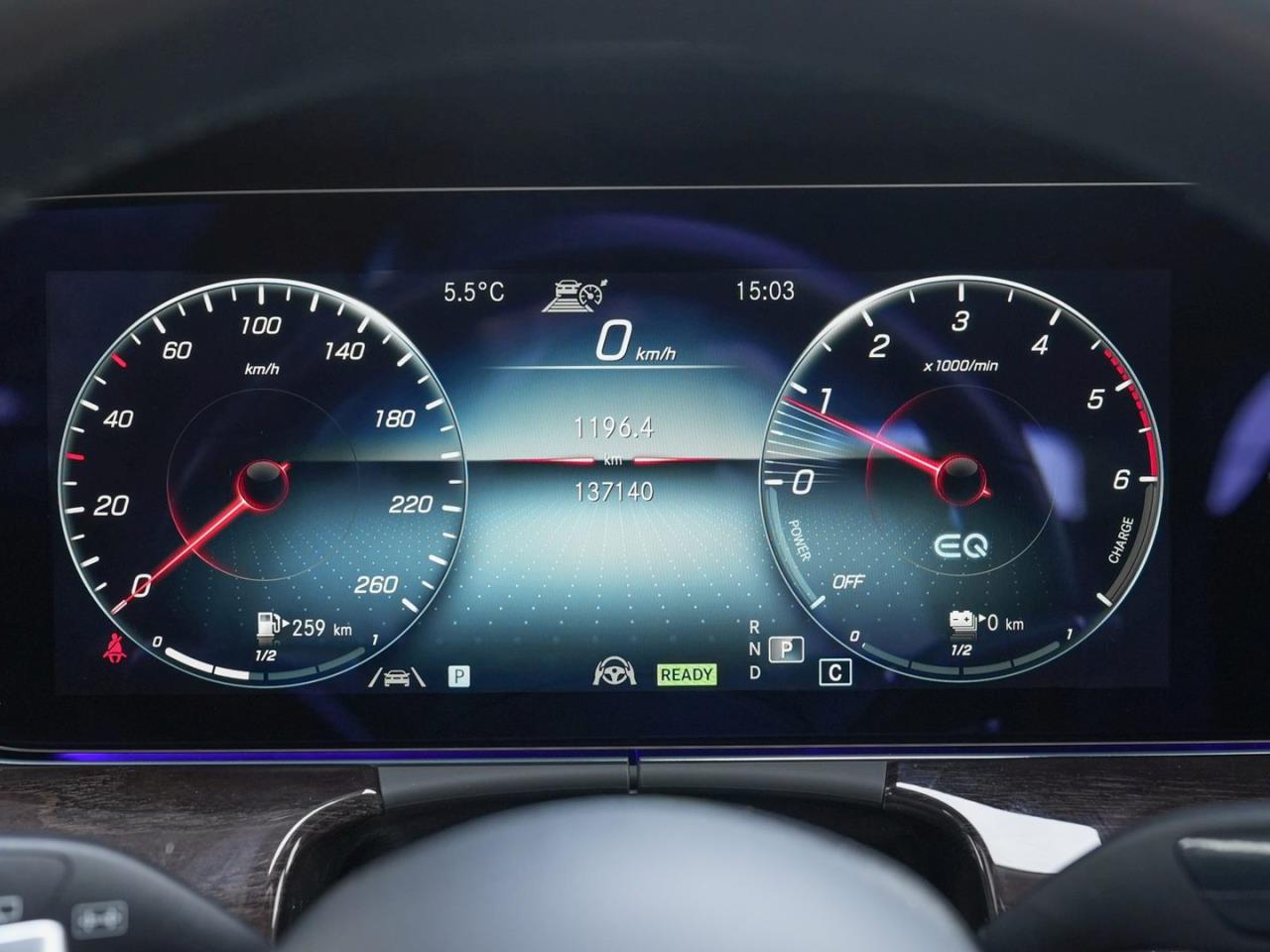 Mercedes-Benz E 300 de T Avantgarde Distronic+ Burmester Memory