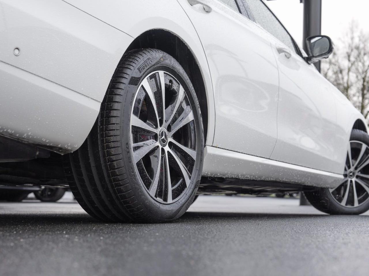 Mercedes-Benz E 300 de T Avantgarde Distronic+ Burmester Memory