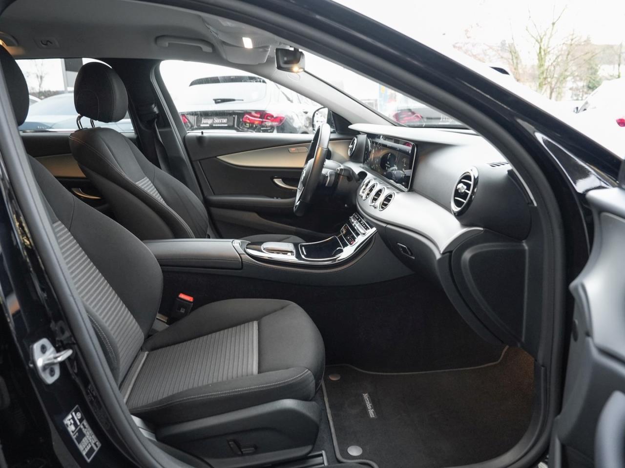 Mercedes-Benz E 300 de T Avantgarde Distronic+ 360° AHK Easy-P