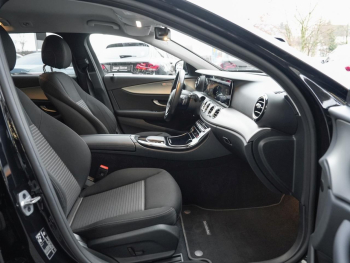 Mercedes-Benz E 300 de T Avantgarde Distronic+ 360° AHK Easy-P