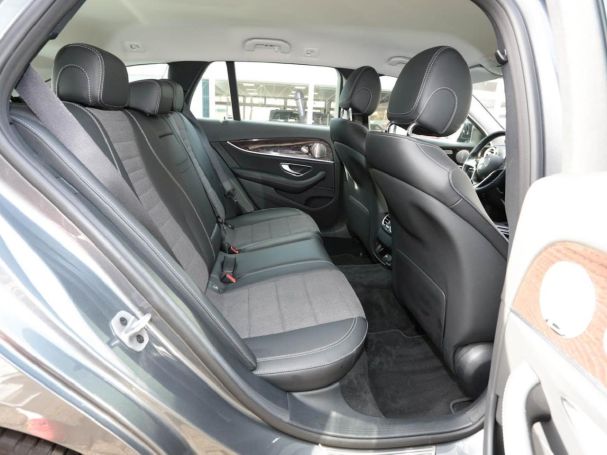 Mercedes-Benz E 300 de T Avantgarde Night Distronic Burmester