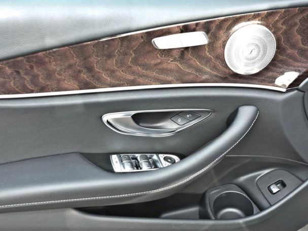 Mercedes-Benz E 300 de T Avantgarde Night Distronic Burmester