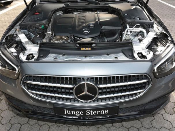 Mercedes-Benz E 300 de T Avantgarde Night Distronic Burmester