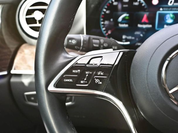 Mercedes-Benz E 300 de T Avantgarde Night Distronic Burmester