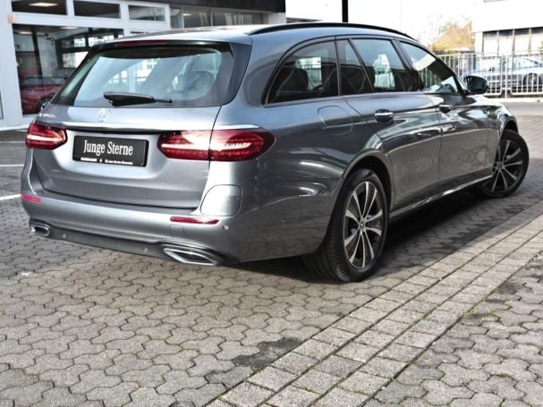 Mercedes-Benz E 300 de T Avantgarde Night Distronic Burmester