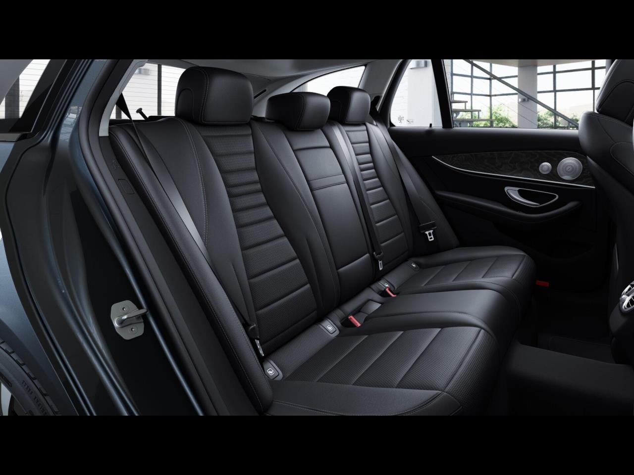 Mercedes-Benz E 300 de T Avantgarde Night Distronic Burmester