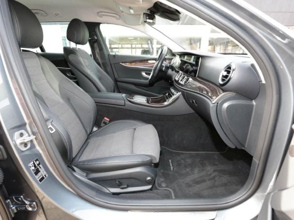 Mercedes-Benz E 300 de T Avantgarde Night Distronic Burmester