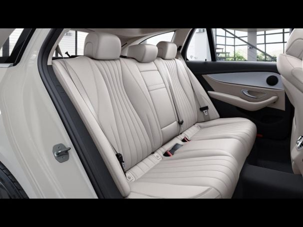 Mercedes-Benz E 300 e T AMG MBUXNavi Distronic+ Easy-Pack 360° Mercedes-Benz E 300 e T AMG MBUXNavi Distronic+ Easy-Pack 360°
