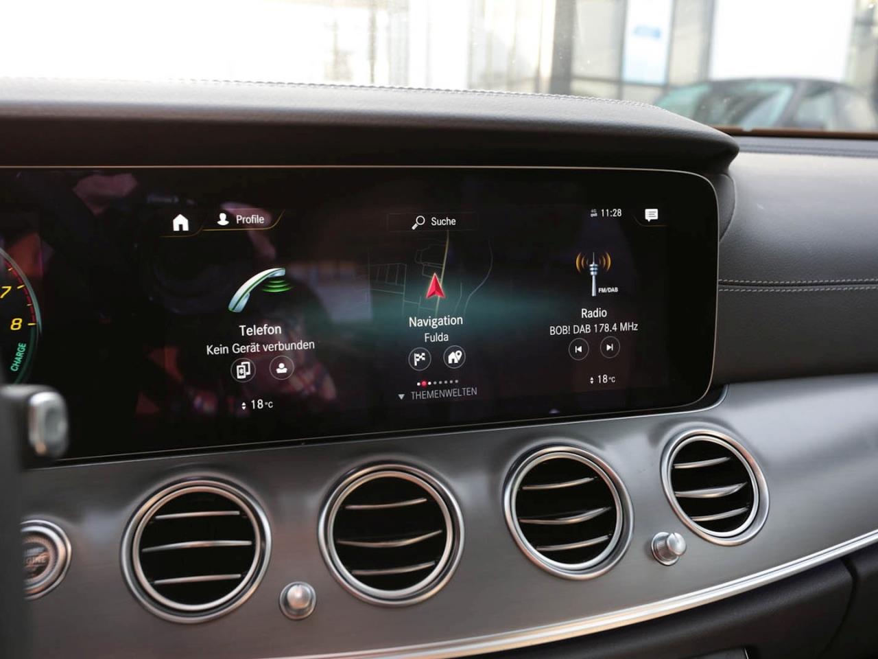 Mercedes-Benz E 300 e T AMG Night Panorama Distronic AHK Memory