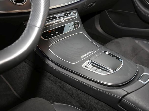 Mercedes-Benz E 300 e T AMG Night Panorama Distronic AHK Memory