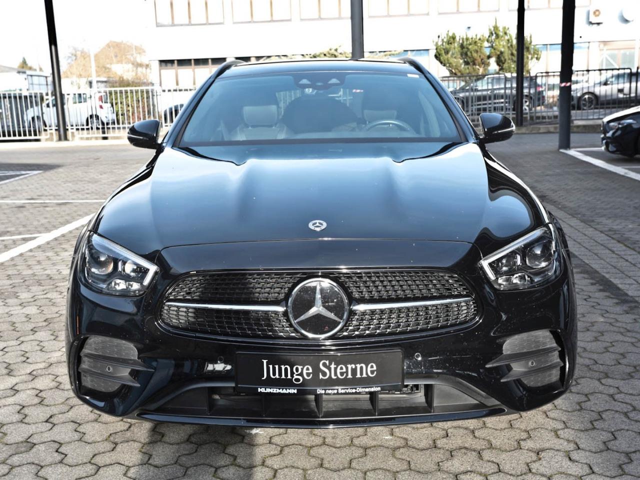 Mercedes-Benz E 300 e T AMG Night Panorama Distronic AHK Memory