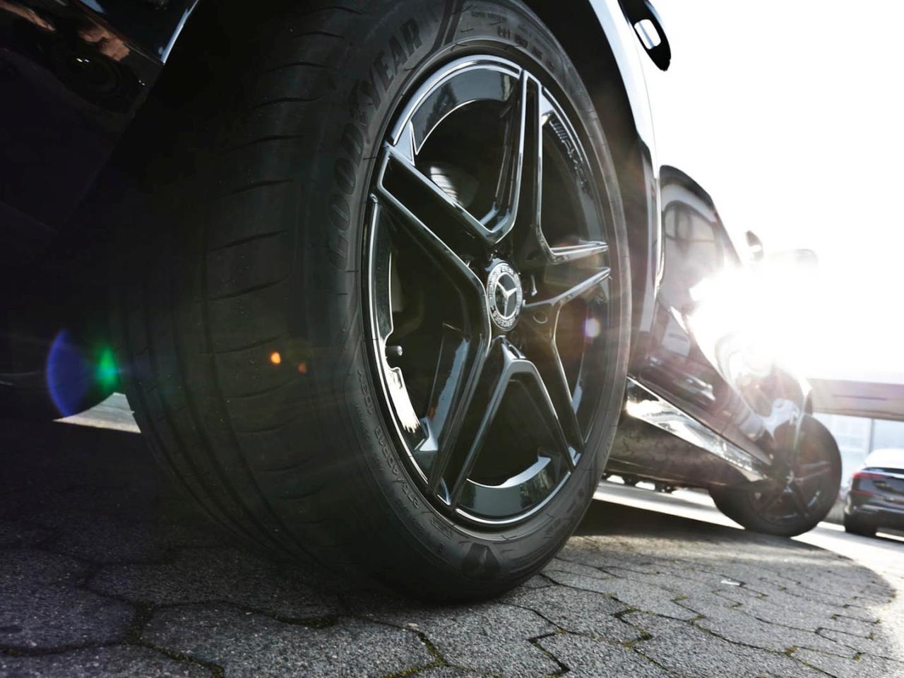 Mercedes-Benz E 300 e T AMG Night Panorama Distronic AHK Memory