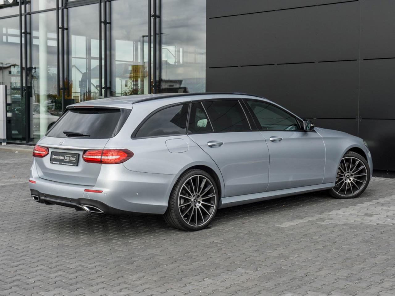 Mercedes-Benz E 400 d 4M T AMG Night Panorama Standhzg AHK 360° Mercedes-Benz E 400 d 4M T AMG Night Panorama Standhzg AHK 360°