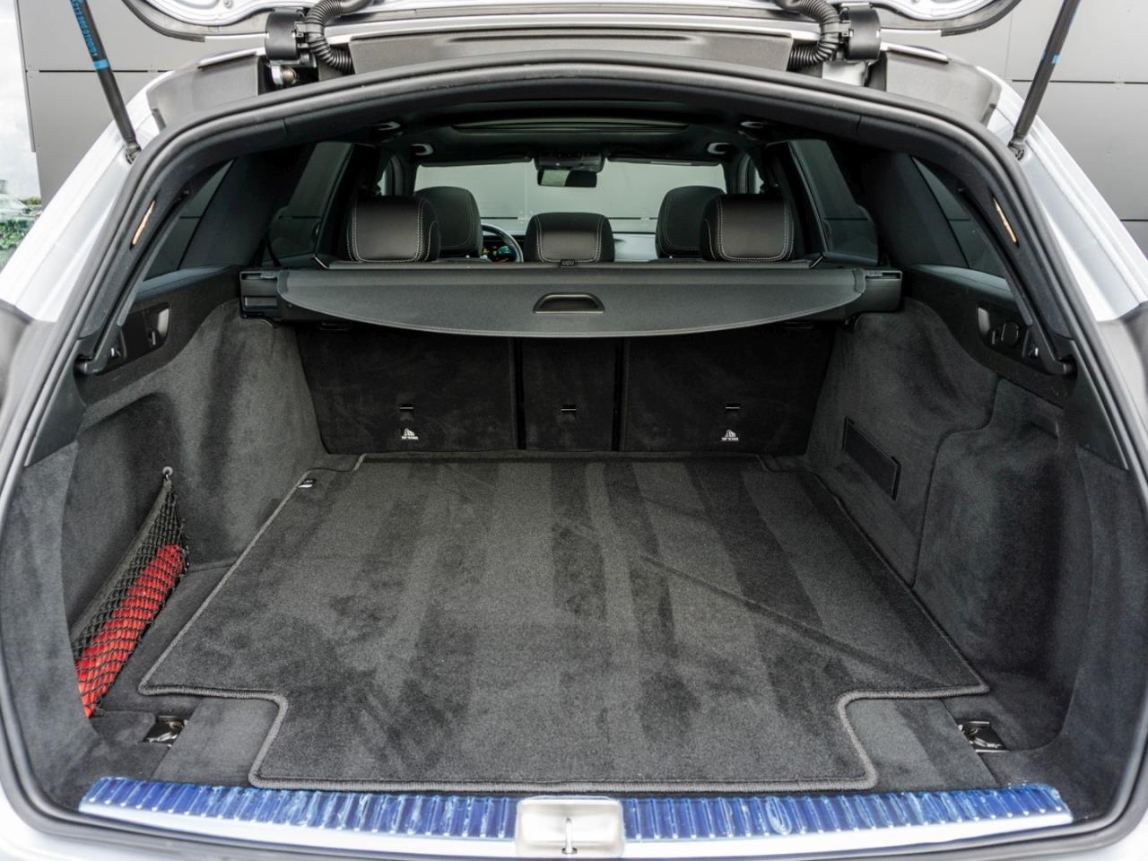 Mercedes-Benz E 400 d 4M T AMG Night Panorama Standhzg AHK 360° Mercedes-Benz E 400 d 4M T AMG Night Panorama Standhzg AHK 360°