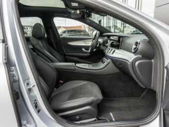 Mercedes-Benz E 400 d 4M T AMG Night Panorama Standhzg AHK 360° Mercedes-Benz E 400 d 4M T AMG Night Panorama Standhzg AHK 360°