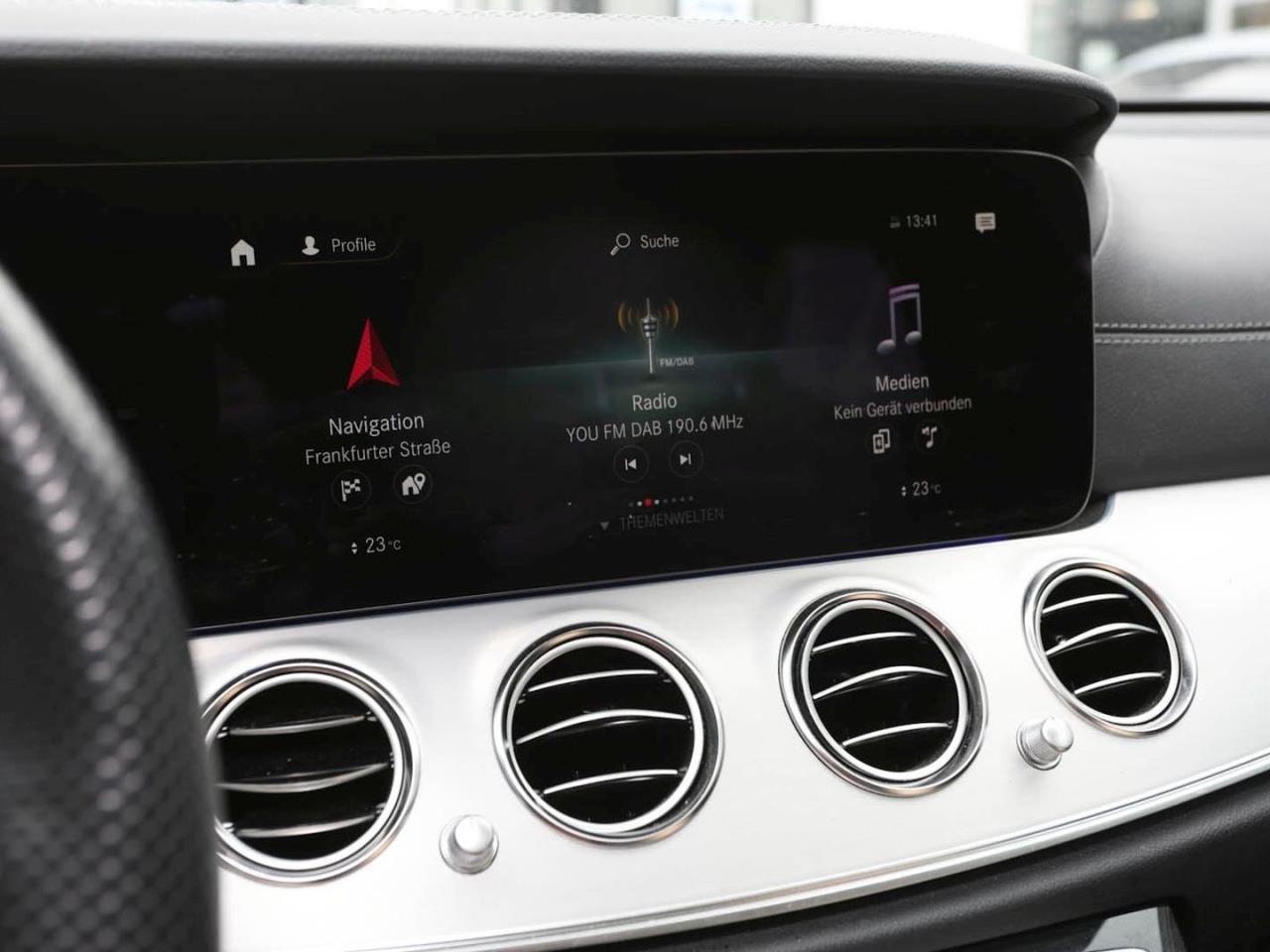 Mercedes-Benz E 400 d 4M T AMG Panorama Standhzg AHK Distronic