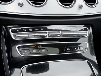 Mercedes-Benz E 400 d 4M T AMG Panorama Standhzg AHK Distronic