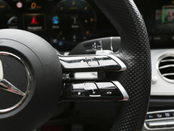 Mercedes-Benz E 400 d 4M T AMG Panorama Standhzg AHK Distronic