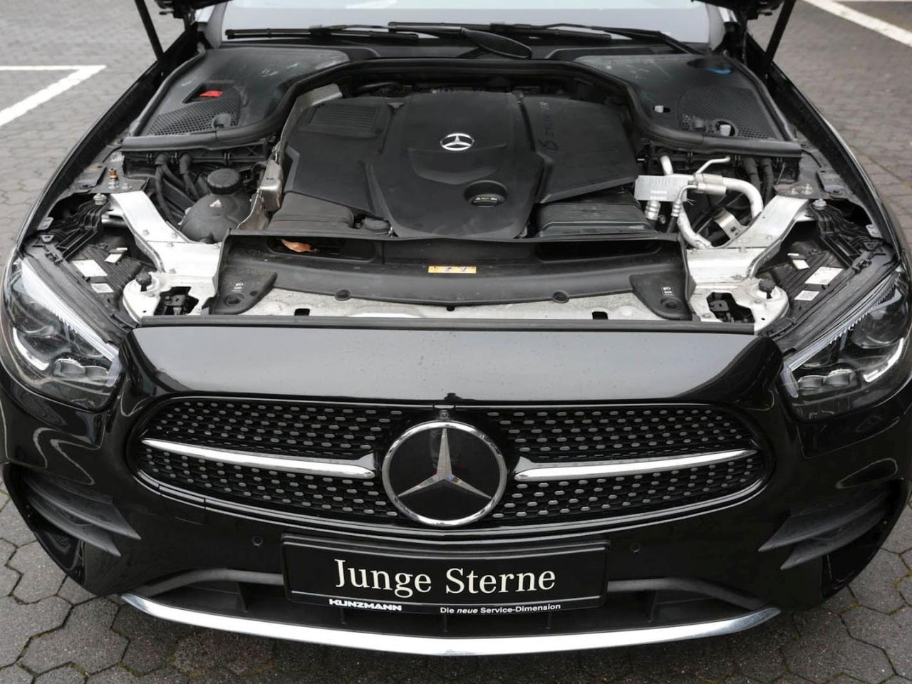 Mercedes-Benz E 400 d 4M T AMG Panorama Standhzg AHK Distronic