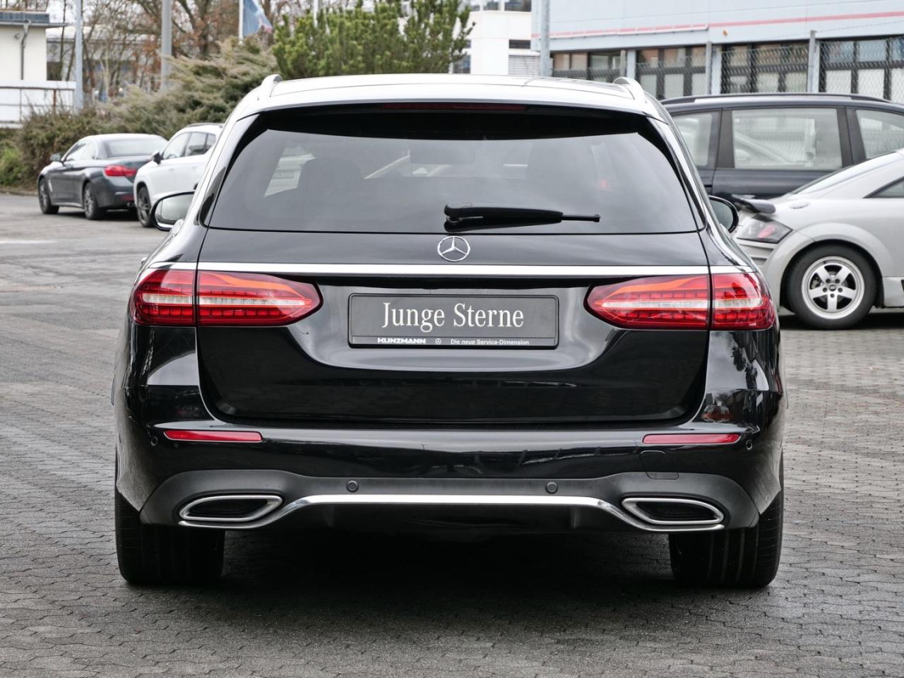 Mercedes-Benz E 400 d 4M T AMG Panorama Standhzg AHK Distronic